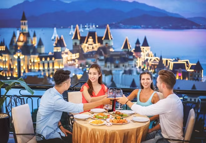 Với hệ thống 17 khách sạn, khu nghỉ dưỡng theo tiêu chuẩn 5 sao quốc tế đẳng cấp và đa dạng các loại hình giải trí hiện đại tại khu vui chơi giải trí tại 8 tỉnh thành trên khắp cả nước, Vinpearl vẫn không ngừng nghỉ trong việc kiến tạo cho du khách những thiên đường nghỉ dưỡng