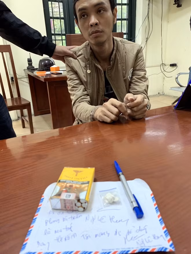 Nguyễn Lê Huy tại cơ quan công an.