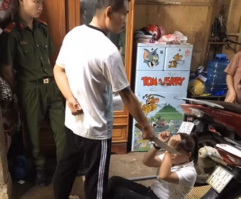 Đối tượng Lôi thực nghiệm điều tra, diễn lại hành vi phạm tội.