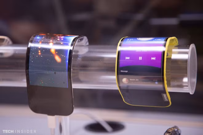 Mẫu smartphone có thể uốn cong màn hình của Lenovo. Mẫu smartphone có thể uốn cong màn hình của Lenovo.