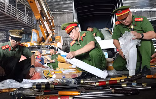 Lực lượng Công an tỉnh Kiên Giang điều tra 1 vụ vận chuyển vũ khí trái phép