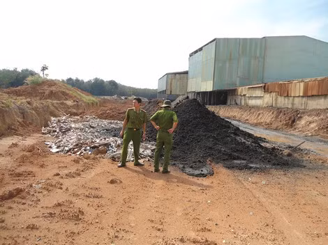Phát hiện hố chôn 324 tấn chất thải rắn ở Công ty Chánh Dương.