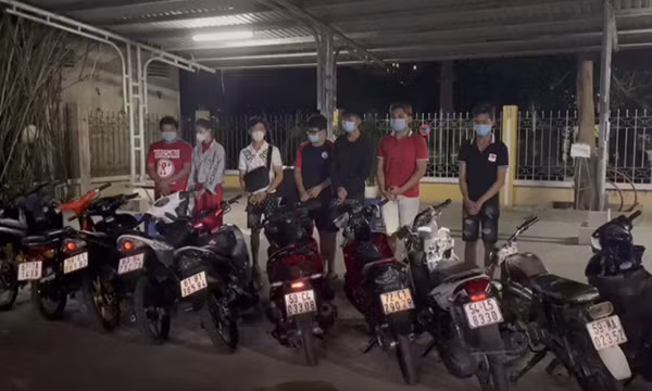 Các đối tượng cùng phương tiện bị bắt giữ.