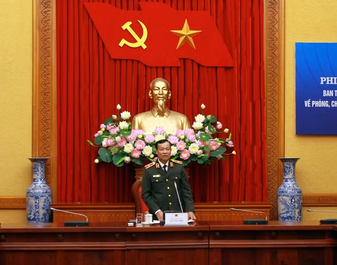Thứ trưởng Lê Tấn Tới phát biểu tại phiên họp.