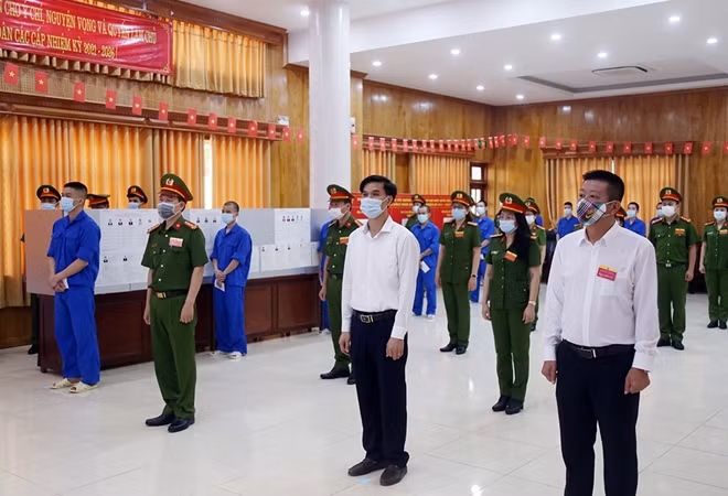 Đảm bảo an toàn phòng chống dịch COVID-19 các cử tri đều phải giữ khoảng cách, đeo khẩu trang,...