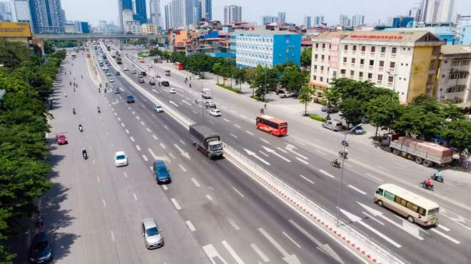 Sự có mặt cửa lực lượng CSGT cũng làm hạn chế tình trạng vi phạm giao thông trong những trưa hè...