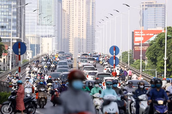 Cầu vượt Nguyễn Chí Thanh - Trần Duy Hưng có mật độ phương tiện cao.