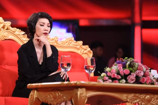 Sau khi kể chuyện từng 7 năm yêu một ca sĩ đồng tính trong “Sau ánh hào quang”, người mẫu Xuân Lan phải lên tiếng xin lỗi vì vô tình làm ảnh hưởng đến người cũ hiện sống yên ổn ở Mỹ.(Ảnh: BTC)