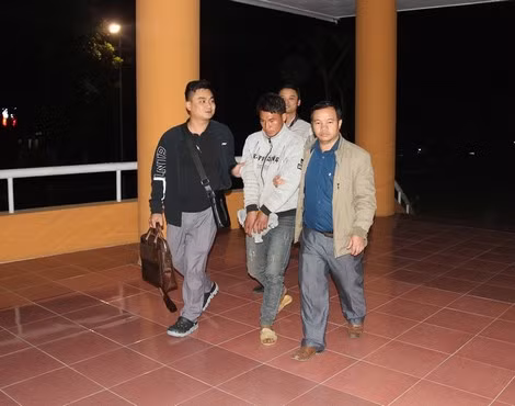 Đối tượng Lý Láo Lủ được đưa về trụ sở.