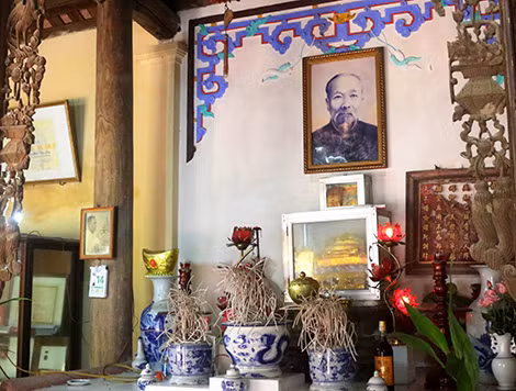 Chân dung nghệ nhân Đào Văn Can tại nhà thờ.