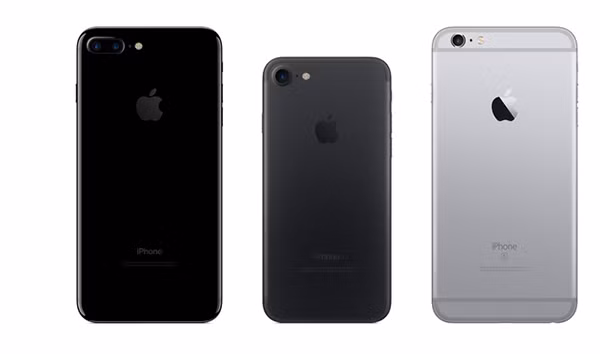 Thiết kế mới trên iPhone 7 và 7 Plus Kiểu không có quá nhiều khác biệt so với iPhone 6s, vẫn vỏ kim loại nguyên khối, nhưng dải ăng-ten nằm ở lưng được đẩy lên sát hai mép viền. Thiết kế mới trên iPhone 7 và 7 Plus Kiểu không có quá nhiều khác biệt so với iPhone 6s, vẫn vỏ kim loại nguyên khối, nhưng dải ăng-ten nằm ở lưng được đẩy lên sát hai mép viền.