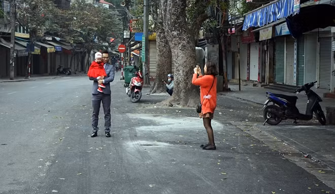 Khoảnh khắc bình yên, lãng mạng ở Thủ đô sáng mùng 1 Tết.