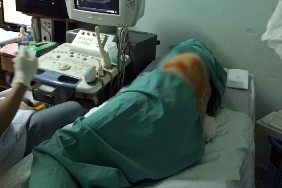 Bệnh nhân trong phòng làm thủ thuật. Bệnh nhân trong phòng làm thủ thuật.