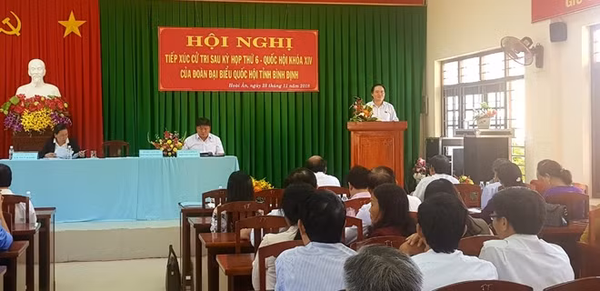 Bộ trưởng Bộ GD&ĐT Phùng Xuân Nhạ tiếp xúc cử tri tại Bình Định