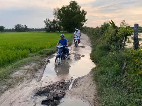 Trinh sát tổ chống buôn lậu tuần tra trên tuyến biên giới.