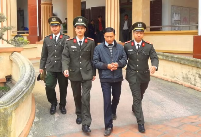 Cơ quan ANĐT Công an Thanh Hóa thi hành Lệnh bắt tạm giam Đinh Trọng Tấn