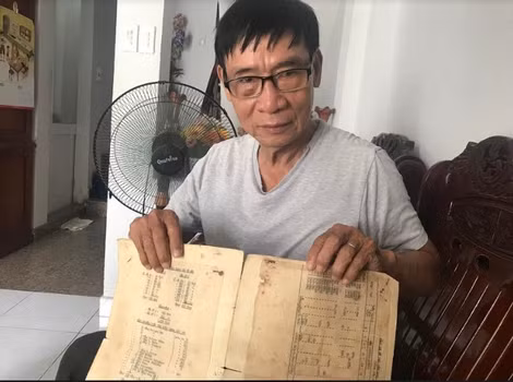 Cựu chiến binh Hoàng Minh Duyệt vẫn giữ biên bản bàn giao kho vàng hơn 40 năm về trước.