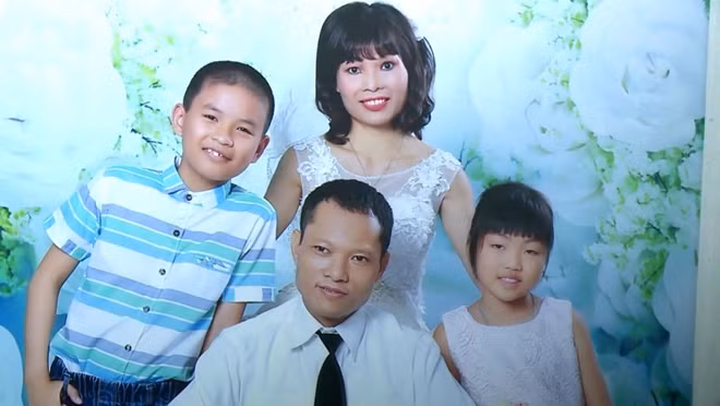 Gia đình hạnh phúc của anh Bá, chị Thủy hiện tại.