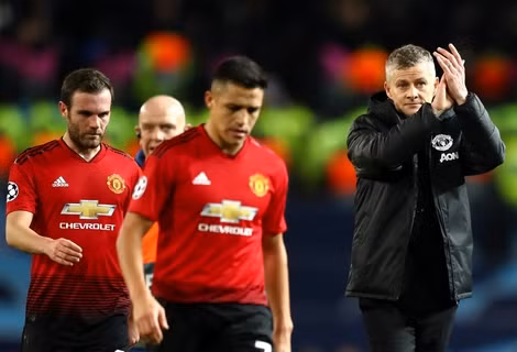 Chiếc ghế của Solskjaer phụ thuộc vào cách Man Utd đứng lên sau thất bại.