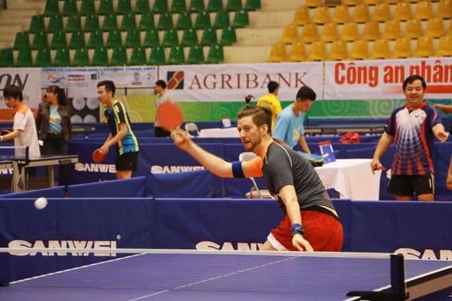 Trận tranh tài với sự có mặt của VĐV quốc tế Adam Bobrow
