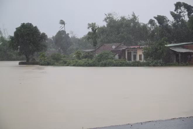 Bình Định chìm trong biển nước.