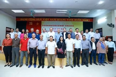 Phó Thủ tướng Thường trực Trương Hòa Bình và các cựu học sinh Trường An ninh miền Nam E1171 dự buổi lễ.