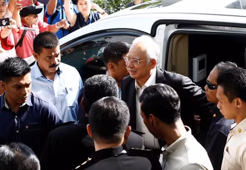 Ông Najib Razak đến trụ sở MACC hôm 22-5. Ông Najib Razak đến trụ sở MACC hôm 22-5.