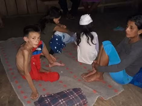 María Oliva và các con cô được đính kèm trong thông báo khẩn cấp gửi đi từ ngôi làng La Esperanza.
