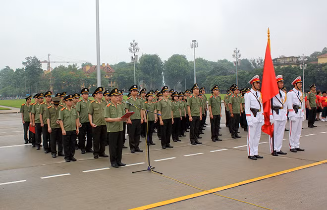 Cục Bảo vệ chính trị II tổ chức báo công dâng Bác.