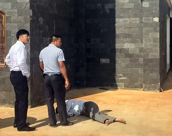 Nạn nhân Lương Hữu Phước sau khi nhảy từ lầu 2 TAND tỉnh Bình Phước tự sát chiều ngày 29/5