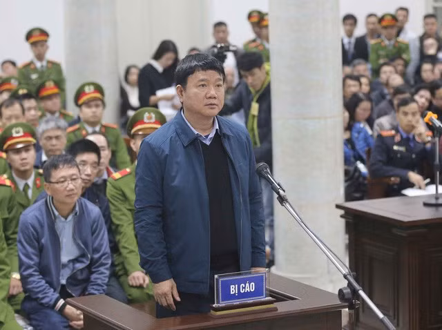 Ông Đinh La Thăng tại phiên toà thứ nhất. Ông Đinh La Thăng tại phiên toà thứ nhất.
