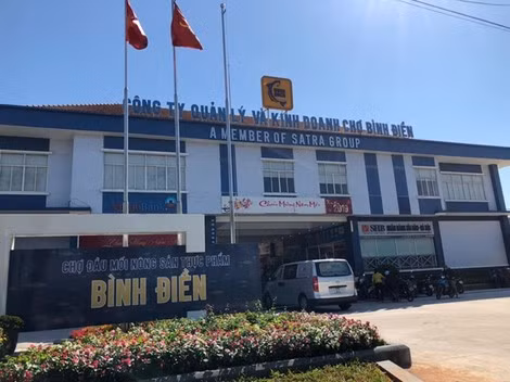 Nhiều tiểu thương ở chợ đầu mối Bình Điền lao đao vì chủ hụi "biến mất". Nhiều tiểu thương ở chợ đầu mối Bình Điền lao đao vì chủ hụi "biến mất".