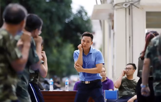 Tham dự khóa học có TS. Đỗ Tuấn Minh, Hiệu trưởng Trường Đại học Ngoại ngữ – ĐHQGHN; TS. Nguyễn Xuân Long, Phó Hiệu trưởng; PGS.TS. Nguyễn Lân Trung, Chủ tịch Hội đồng Tư vấn Hợp tác và Phát triển của trường cùng hơn 20 giảng viên, cán bộ, công nhân viên của nhà trường.