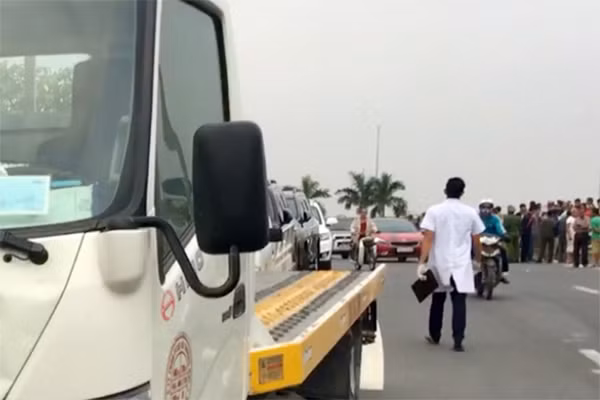 Lực lượng chức năng tại hiện trường.