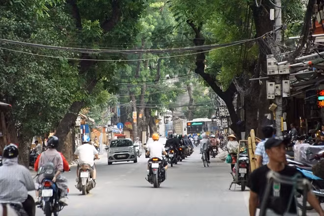 Mức đầu tư giai đoạn 1 dự án tuyến đường Vành đai 1 đoạn Hoàng Cầu - Voi Phục là hơn 7.200 tỷ đồng. Trong đó chi phí xây dựng chỉ 628 tỷ đồng còn tiền giải phóng mặt bằng hơn 5.800 tỷ đồng, được bố trí từ nguồn ngân sách thành phố. Thời gian thực hiện dự án là từ năm 2018 – 2020.