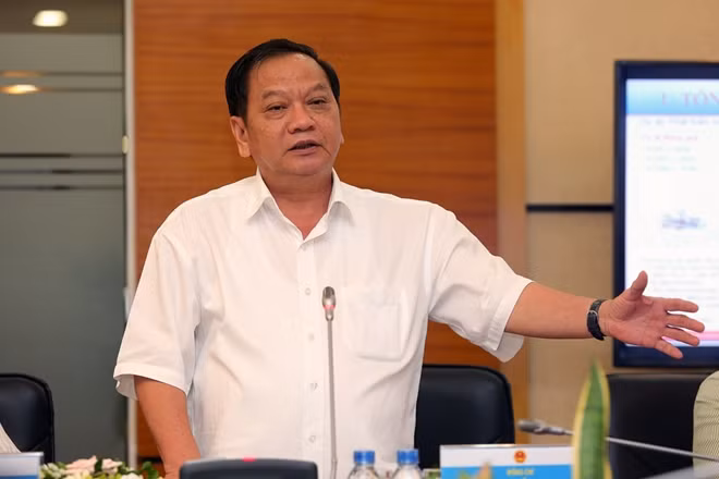 Bí thư Thành ủy, Trưởng đoàn Đại biểu QH TP Cần Thơ Trần Quốc Trung phát biểu