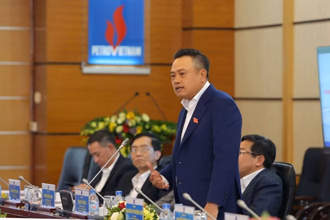 Chủ tịch HĐTV PVN Trần Sỹ Thanh phát biểu tại buổi làm việc