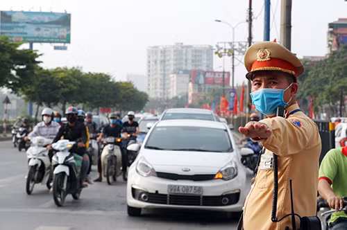 CSGT điều tiết, phân luồng giao thông.