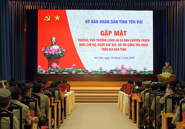 Tại buổi gặp mặt, Thiếu tướng Đặng Trần Chiêu, Giám đốc Công an tỉnh đã ôn lại quá trình xây dựng hình thành và phát triển của lực lượng Công an xã trong 70 năm qua