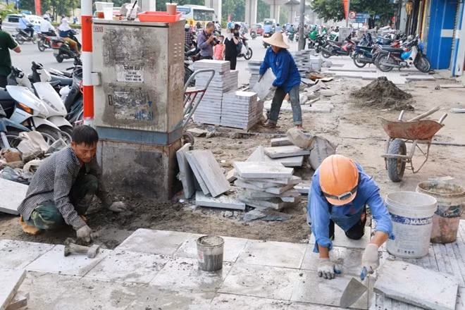 Vi phạm tại các dự án lát đá vỉa hè gây lãng phí ngân sách.