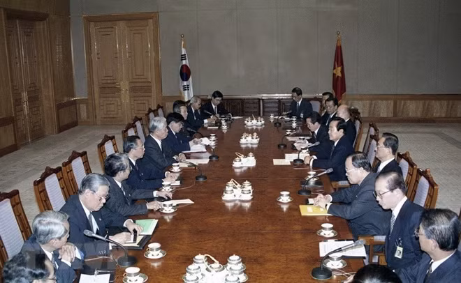 Tổng thống Hàn Quốc Kim Young-sam hội đàm với Tổng Bí thư Đỗ Mười tại Seoul, Hàn Quốc (Tháng 4/1995). (Ảnh: Xuân Lâm/TTXVN)