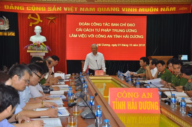 Đồng chí Uông Chu Lưu, Phó Chủ tịch Quốc hội phát biểu tại buổi làm việc.