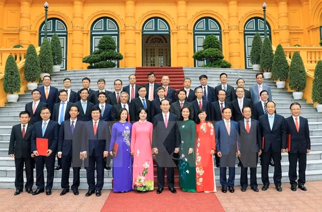 Chủ tịch nước Trần Đại Quang với các Đại sứ, Trưởng các Cơ quan đại diện Ngoại giao Việt Nam ở nước ngoài. (Ảnh: Nhan Sáng/TTXVN)