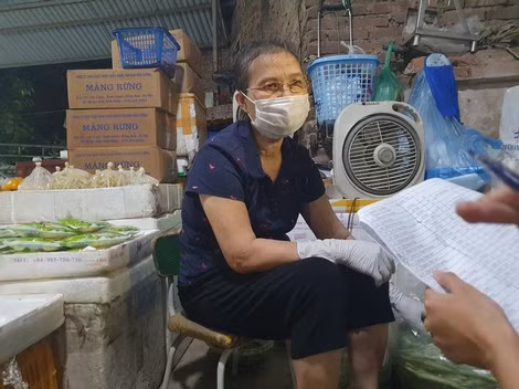 Bà P. bất ngờ khi biết kiot của mình sai phép.