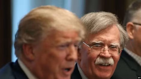 Tổng thống Trump và cố vấn Bolton thời còn “mặn nồng”.
