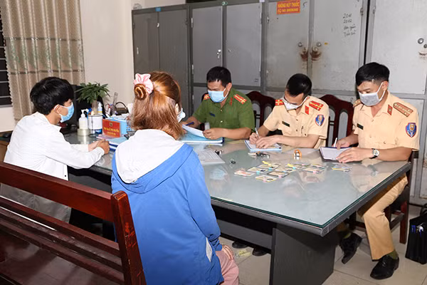 Một trường hợp vi phạm không đeo khẩu trang nơi công cộng bị xử phạt.