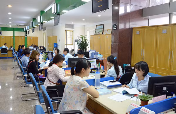 Các đơn vị sự nghiệp công lập chưa tự đảm bảo chi thường xuyên tạm dừng ký hợp đồng lao động.