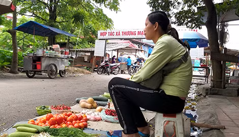 Cuộc sống của chị Lợi cũng chẳng khá khẩm hơn bởi chị còn nuôi 2 đứa con nhỏ của người chồng trước. Cuộc sống của chị Lợi cũng chẳng khá khẩm hơn bởi chị còn nuôi 2 đứa con nhỏ của người chồng trước.
