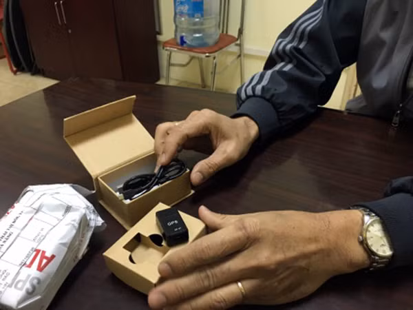 Thiết bị định vị GPS mà anh Hoàng Minh Đức mua qua mạng không sử dụng được. Thiết bị định vị GPS mà anh Hoàng Minh Đức mua qua mạng không sử dụng được.