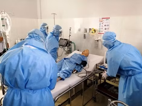 Làm việc nhiều trong lĩnh vực chăm sóc y tế, dịch vụ, phụ nữ là những người trên tuyến đầu trong cuộc chiến chống COVID-19.